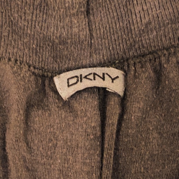 comfortable gray DKNY shorts - Picture 3 of 3